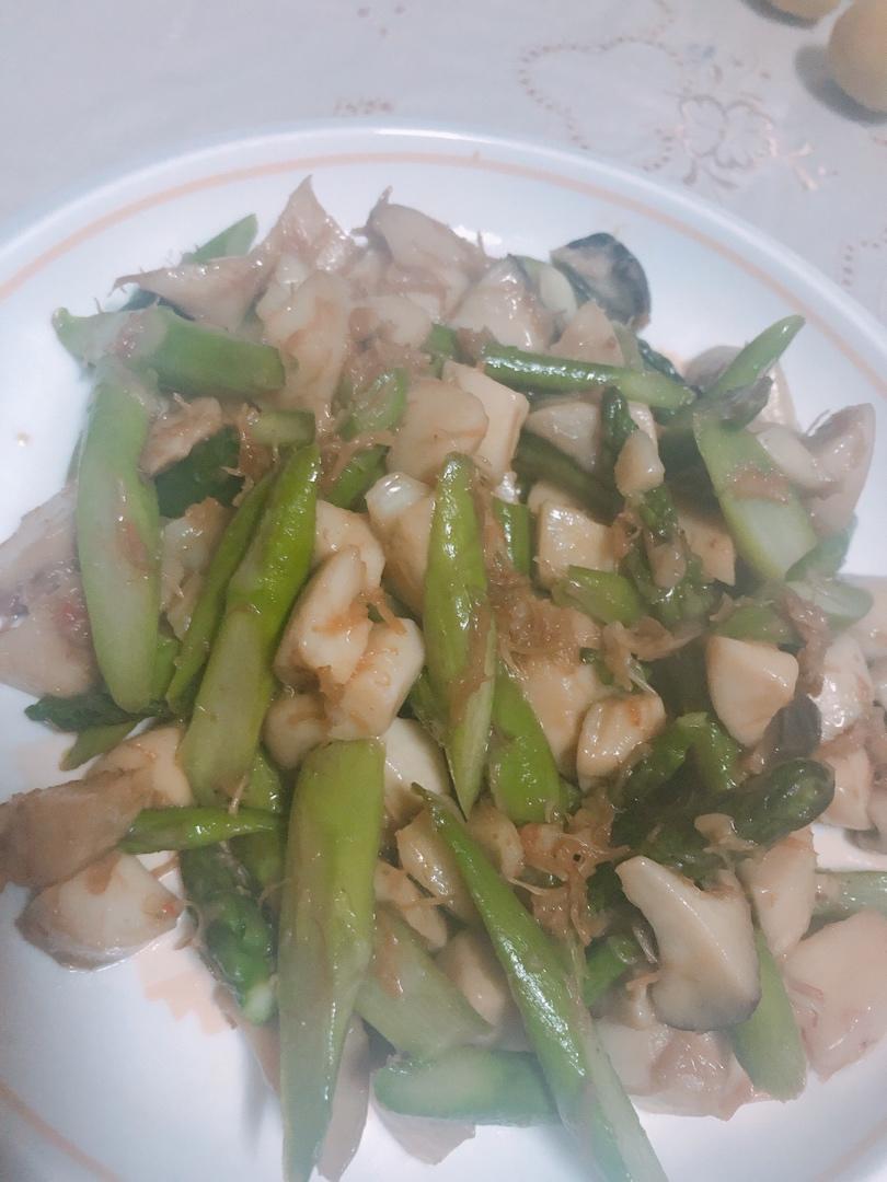 鲜掉眉毛的炒三鲜～芦笋杏鲍菇干贝