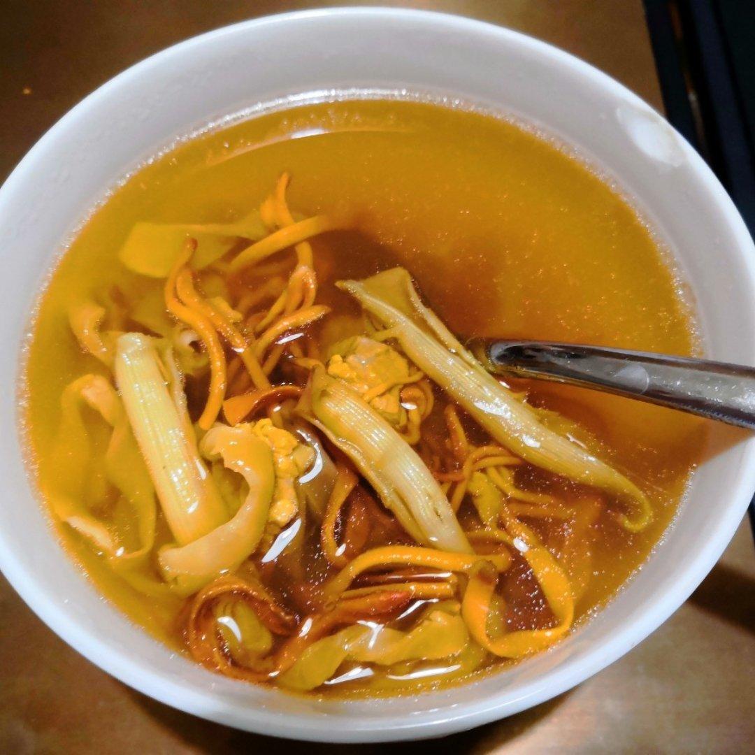 滋阴降火沙虫干花胶瘦肉汤