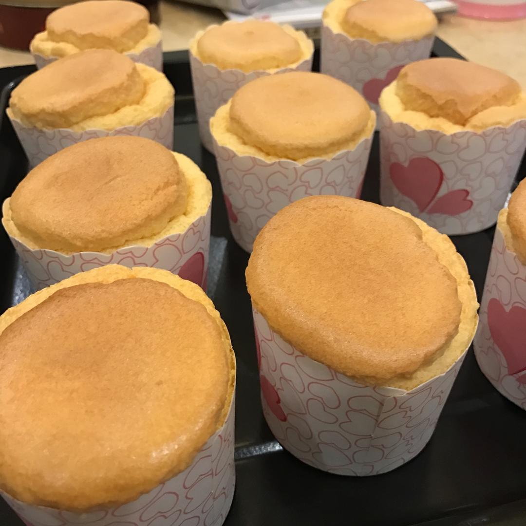 蔓越莓纸杯戚风小蛋糕