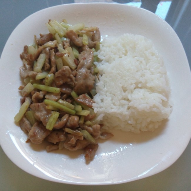 芹菜炒肉片