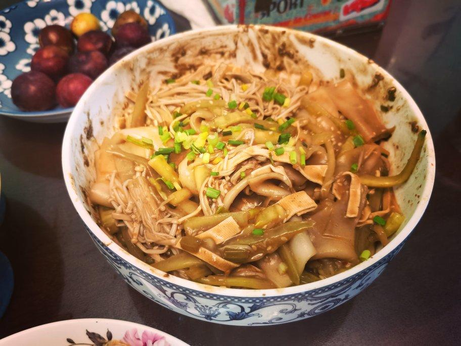 秒杀小夜市的麻酱流汁宽粉