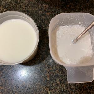 香浓牛奶冰棍，没有冰渣的哦的做法 步骤2