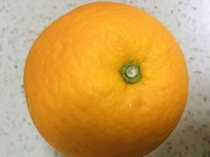 盐蒸橙子（用于一般咳嗽有痰）的做法 步骤1