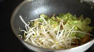 曼食慢语丨杂蔬炒牛排的做法 步骤6