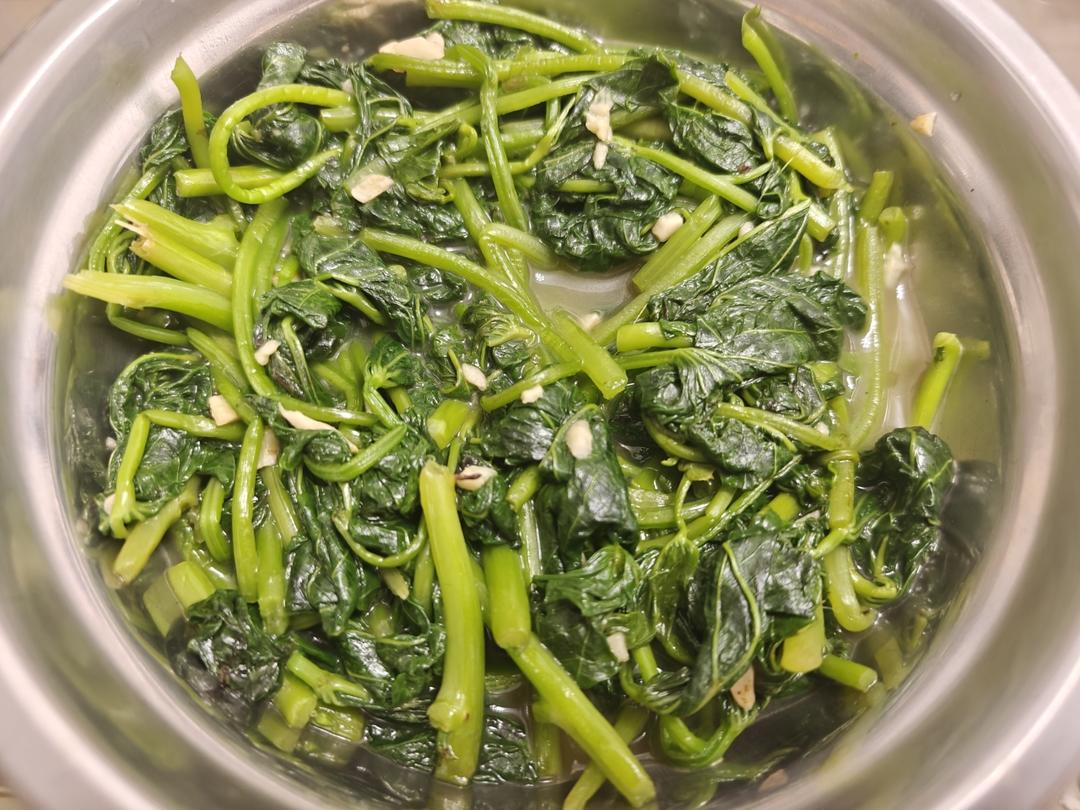 蒜蓉炒番薯叶，这样炒和饭店一样翠绿鲜嫩！