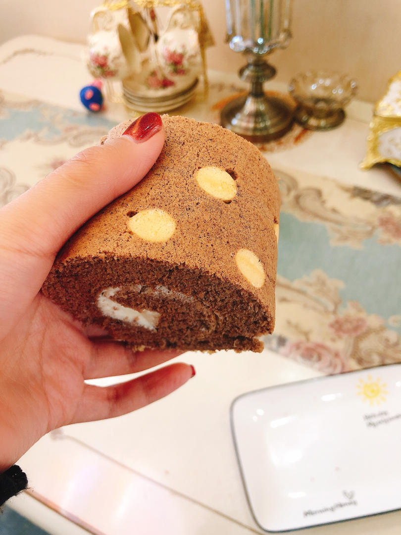 可可奶油波点蛋糕卷