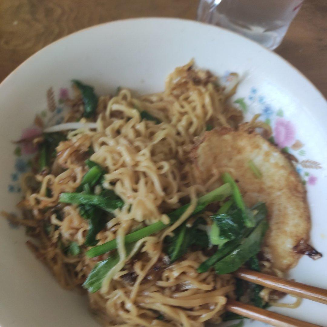 路边摊风味炒方便面