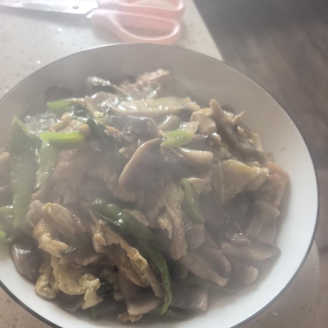 口蘑炒鸡蛋
