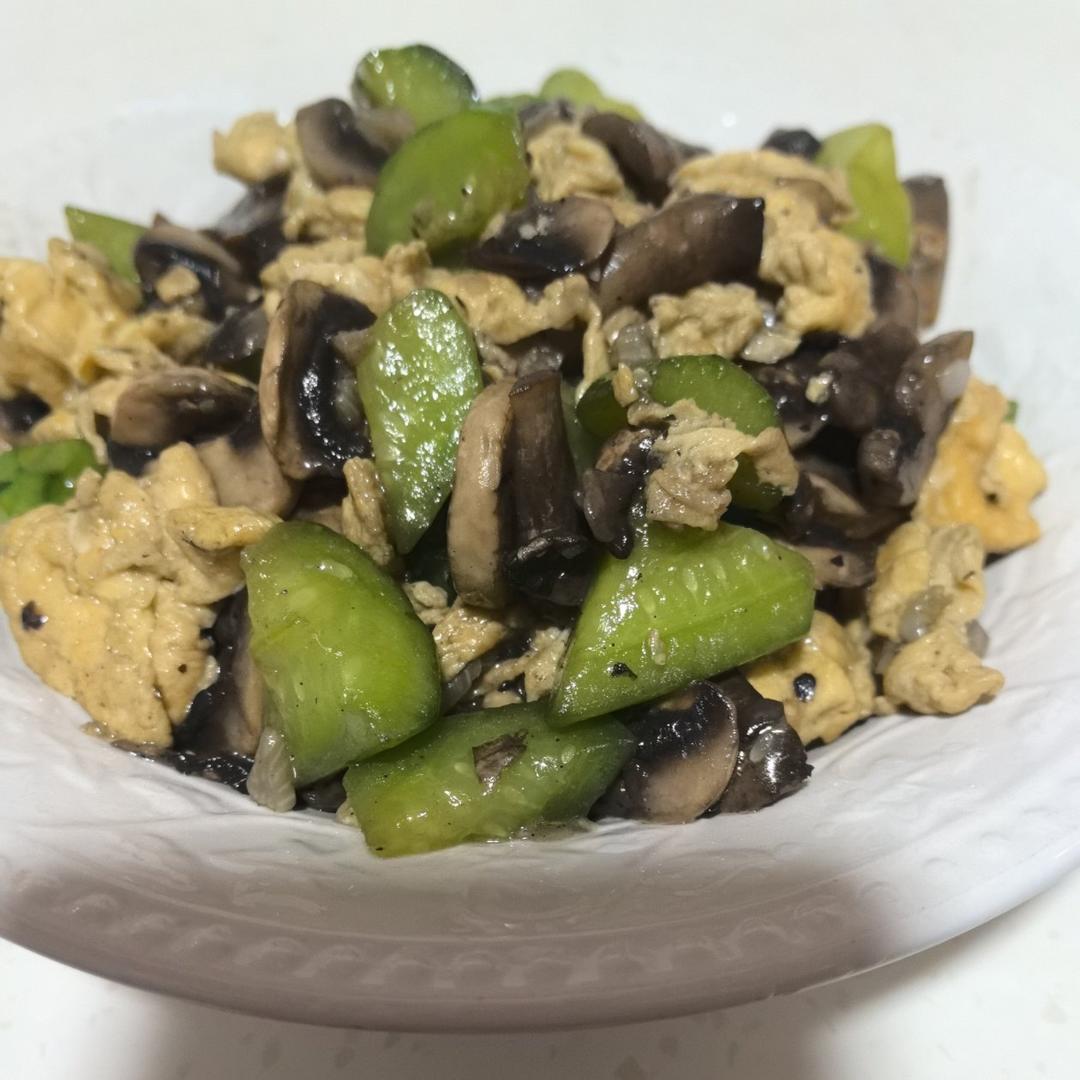 口蘑炒鸡蛋