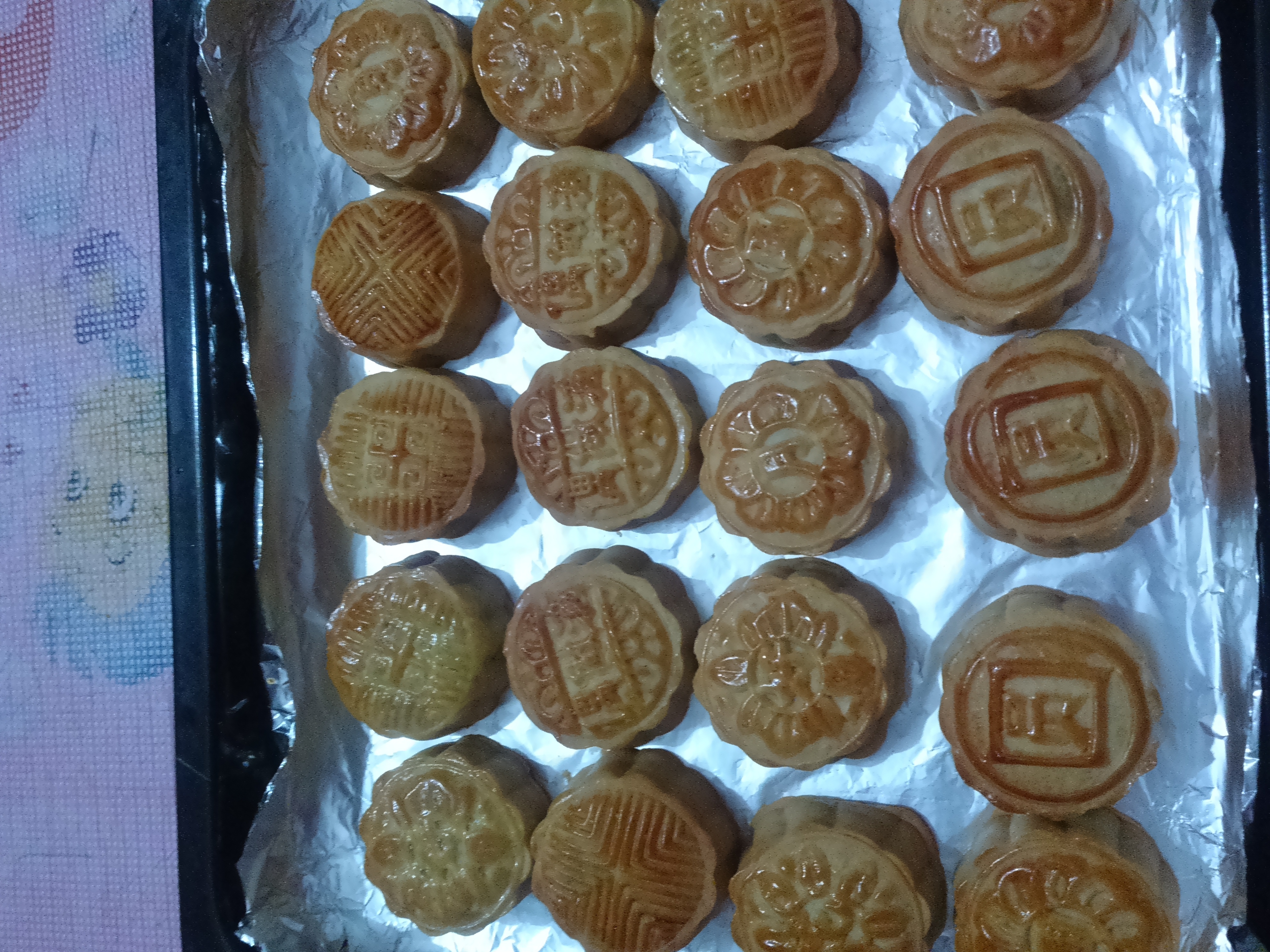 广式蛋黄莲蓉月饼