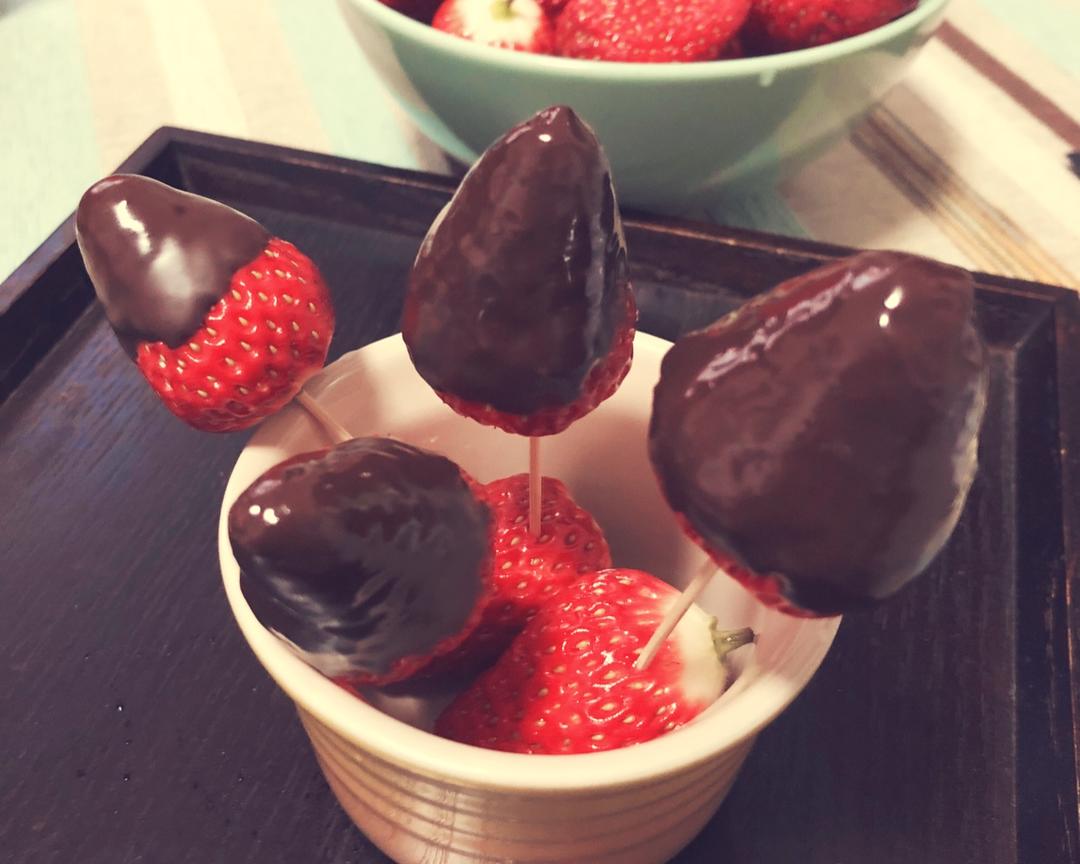🍓巧克力草莓🍓的做法
