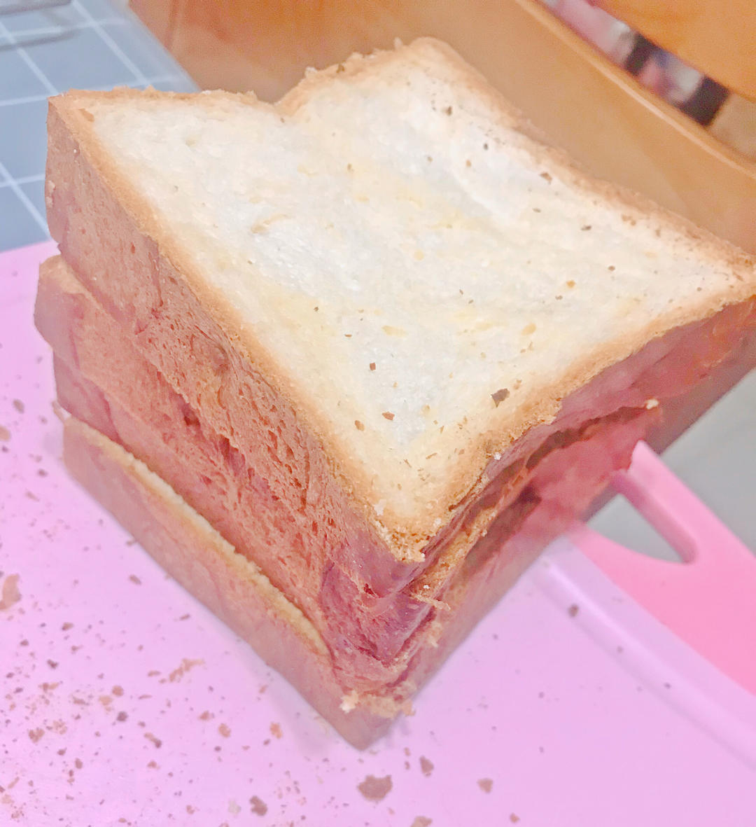 吐司方包，女儿说和来自台湾的爸爸糖一样好看好吃。零失败（是指我个人制作没有失败过）。