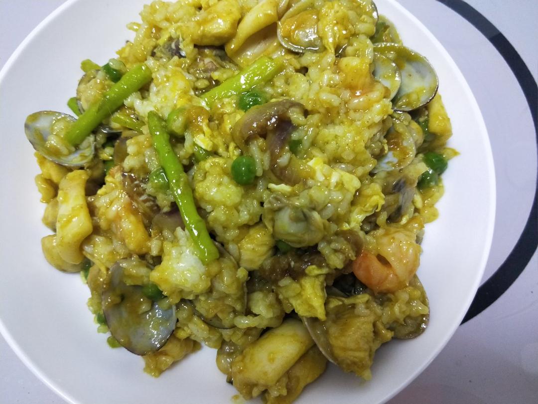 咖喱海鲜炒饭（视频菜谱）