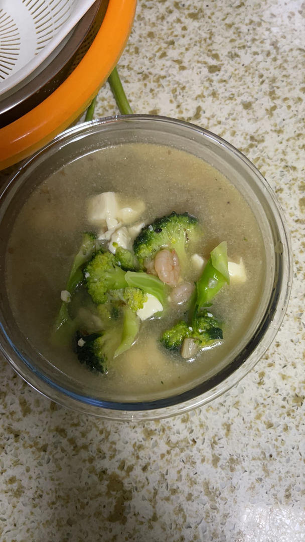 西兰花虾仁豆腐汤