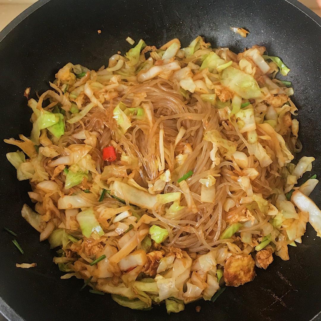 包菜粉丝炒鸡蛋