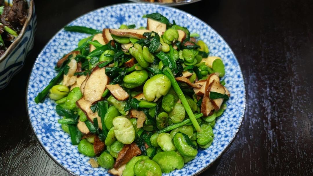 韭菜炒蚕豆