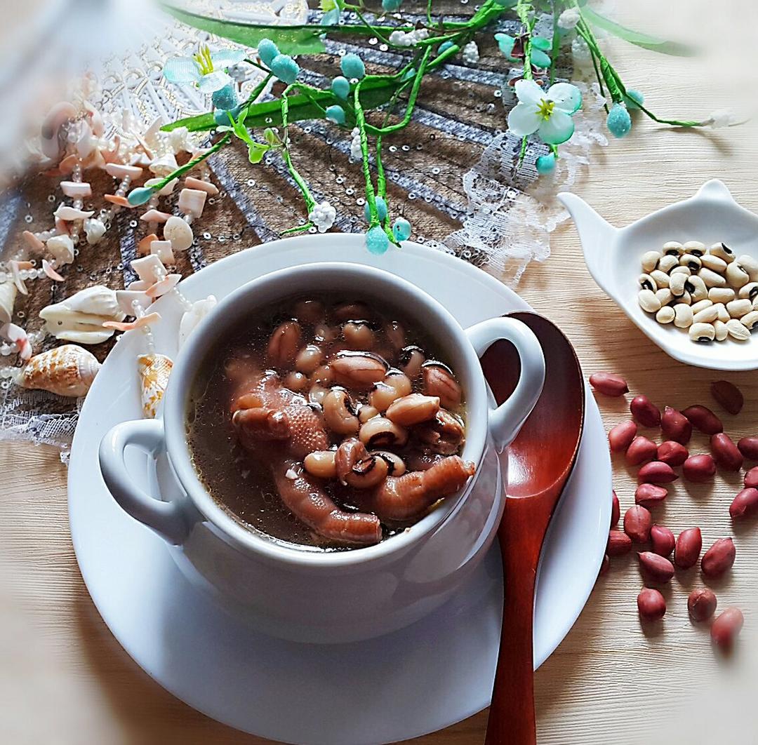 cathy-ca做的花生眉豆煲鸡脚