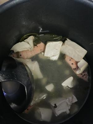 三文鱼豆腐汤的做法 步骤4