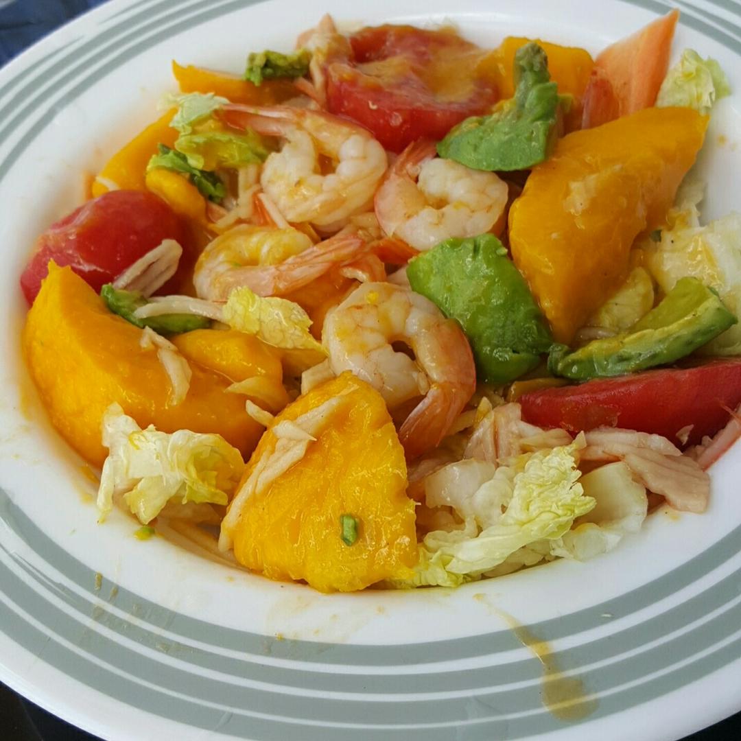 汪若儒小盆友做的芒果大虾沙拉