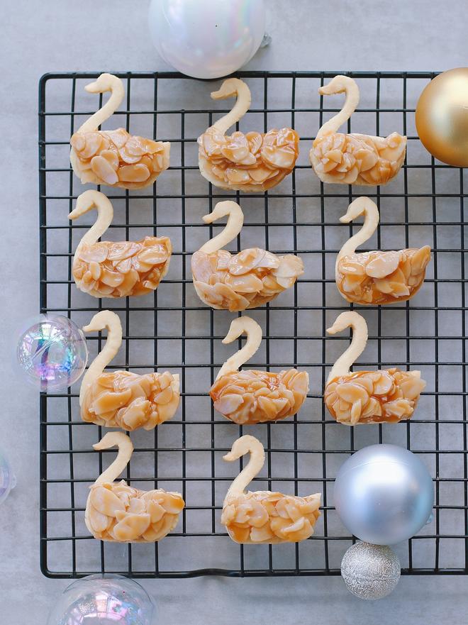 新年伴手礼：焦糖杏仁天鹅饼干的做法