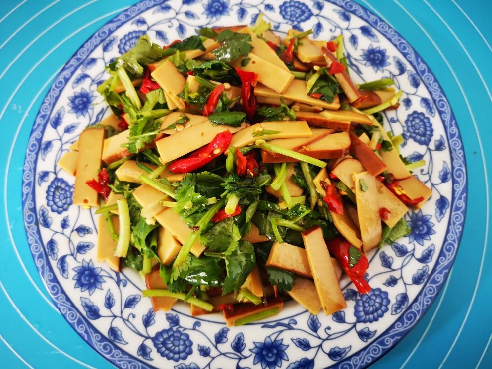 凉拌鸡蛋干的做法