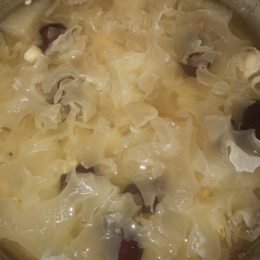 冰糖银耳雪梨汤