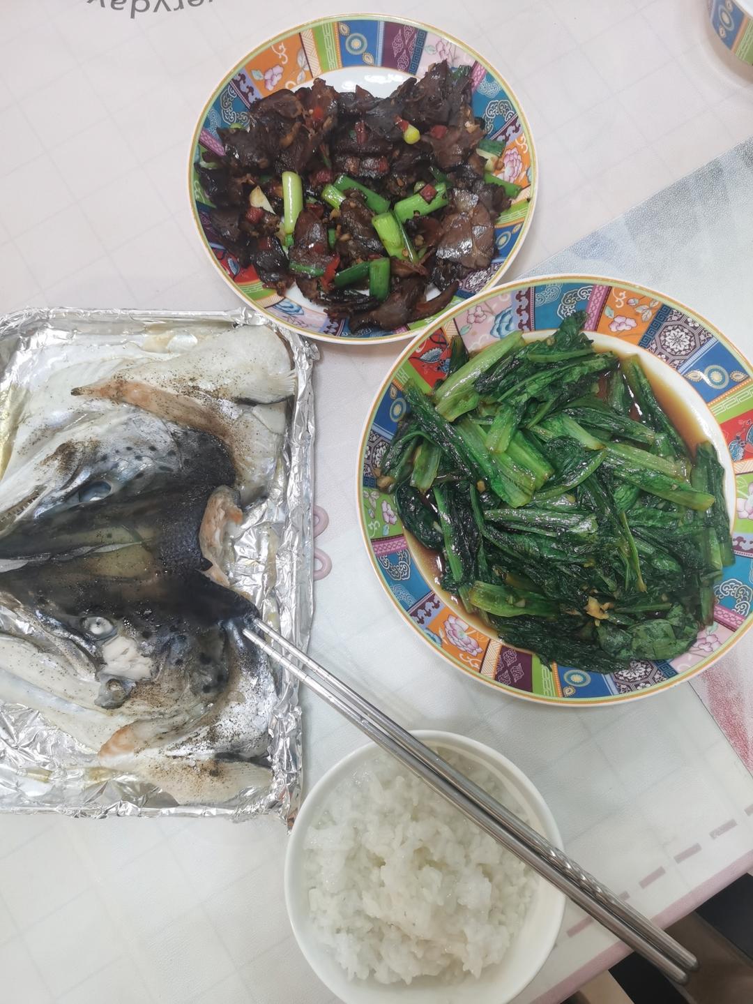 不输日料店的烤三文鱼头