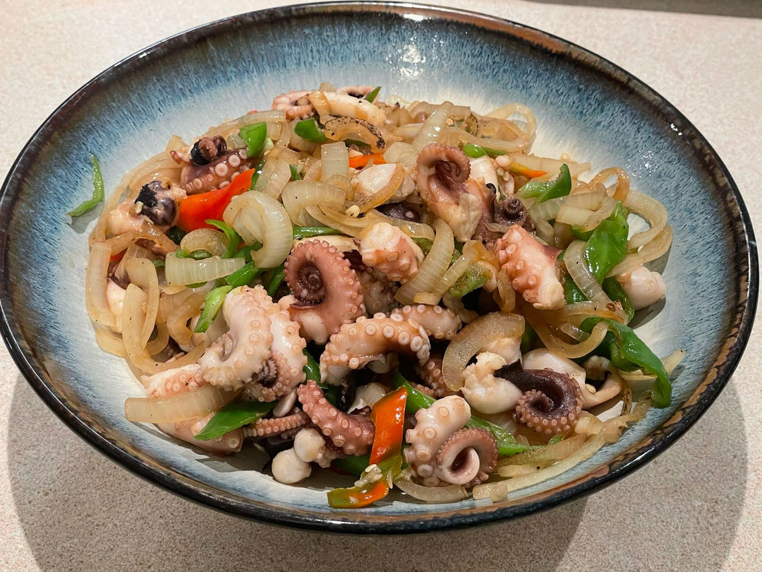 两步搞定脆嫰鲜美的葱爆八爪鱼