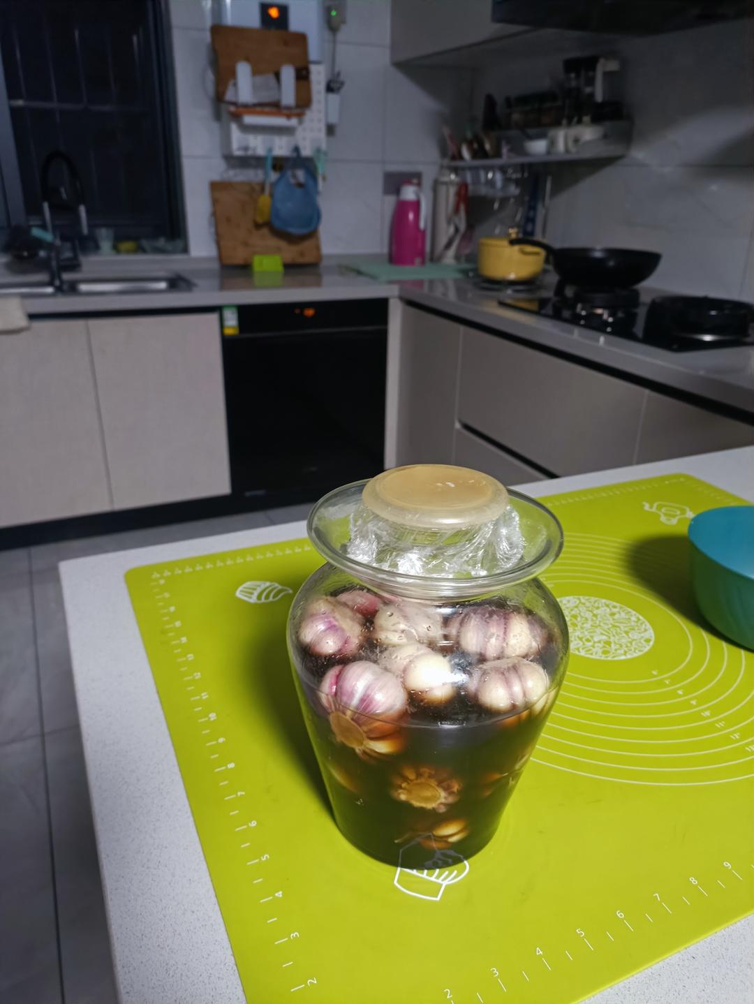 妈妈用了40多年腌糖醋蒜配方，做法简单，脆爽开胃，吃一年不会坏