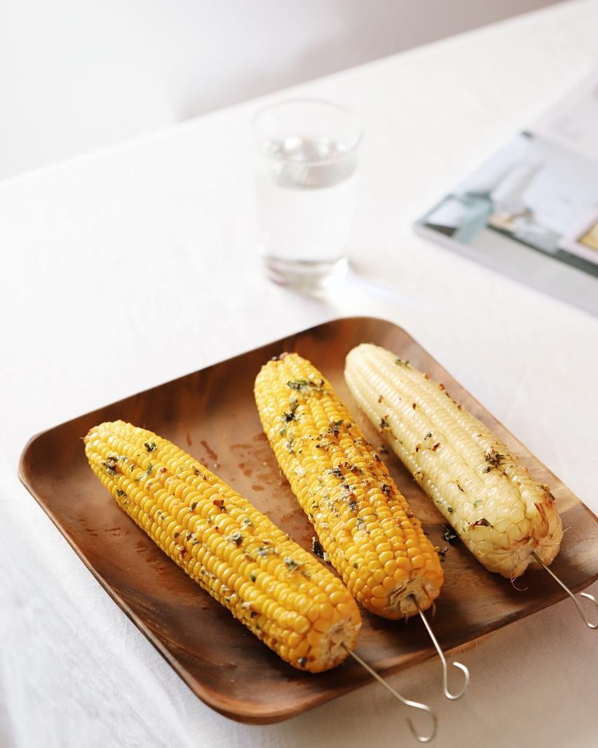 蒜香芝士烤玉米（Roasted  Corn with Garlic Butter）