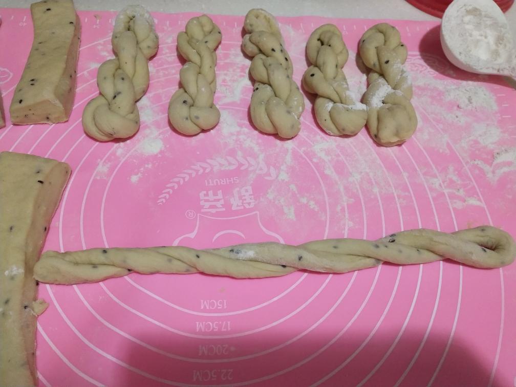 蜂蜜奶香软麻花(超级柔软)的做法 步骤4