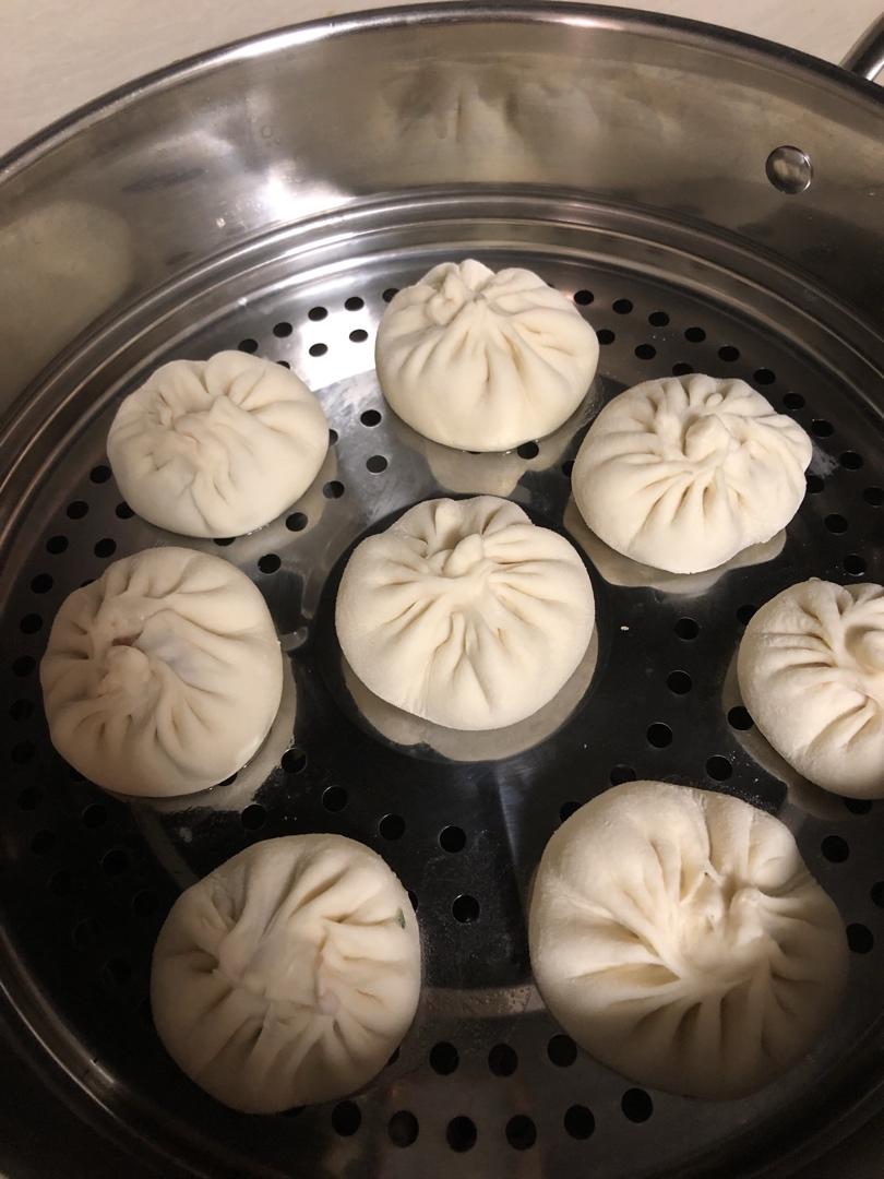 松软多汁的肉包子