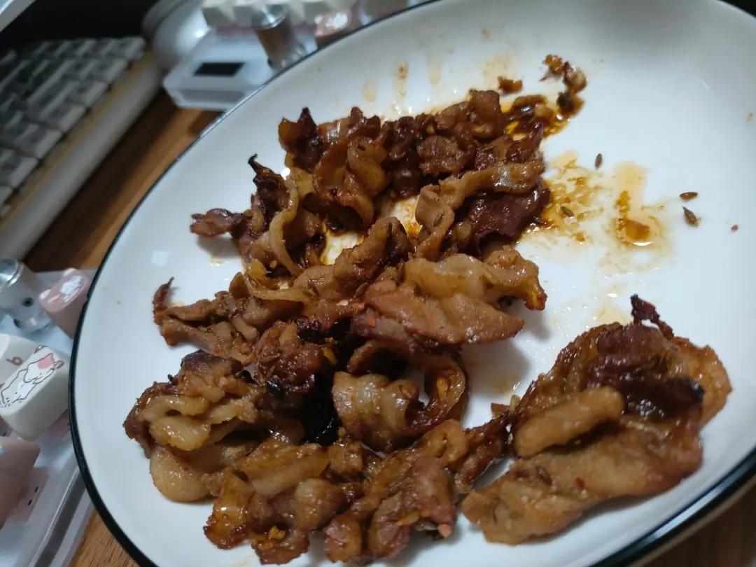 好吃到舔手指‼️秘制蒜香孜然烤五花肉～