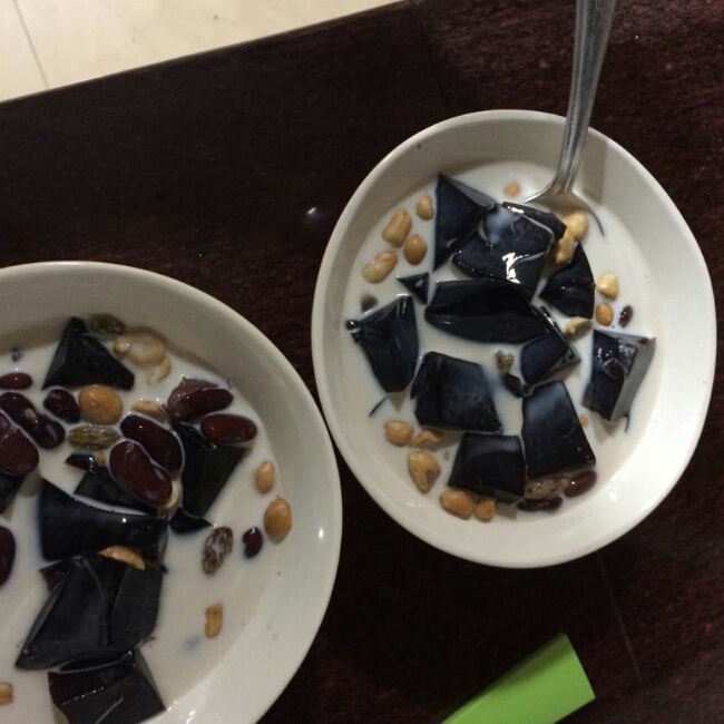 黑凉粉豆腐