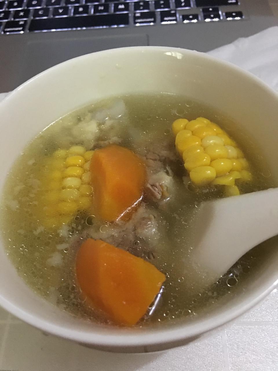 排骨玉米胡萝卜汤