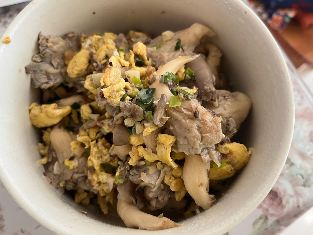 蘑菇炒鸡蛋	平菇这样炒，鲜美无比巨好吃