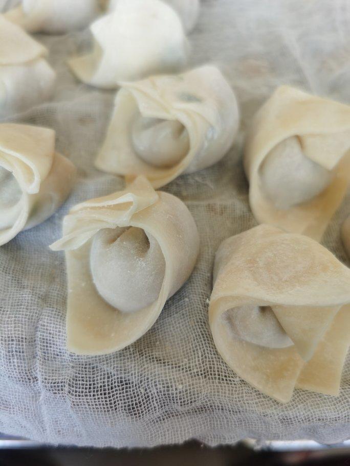 鲜肉小馄饨（调馅+馄饨包法）