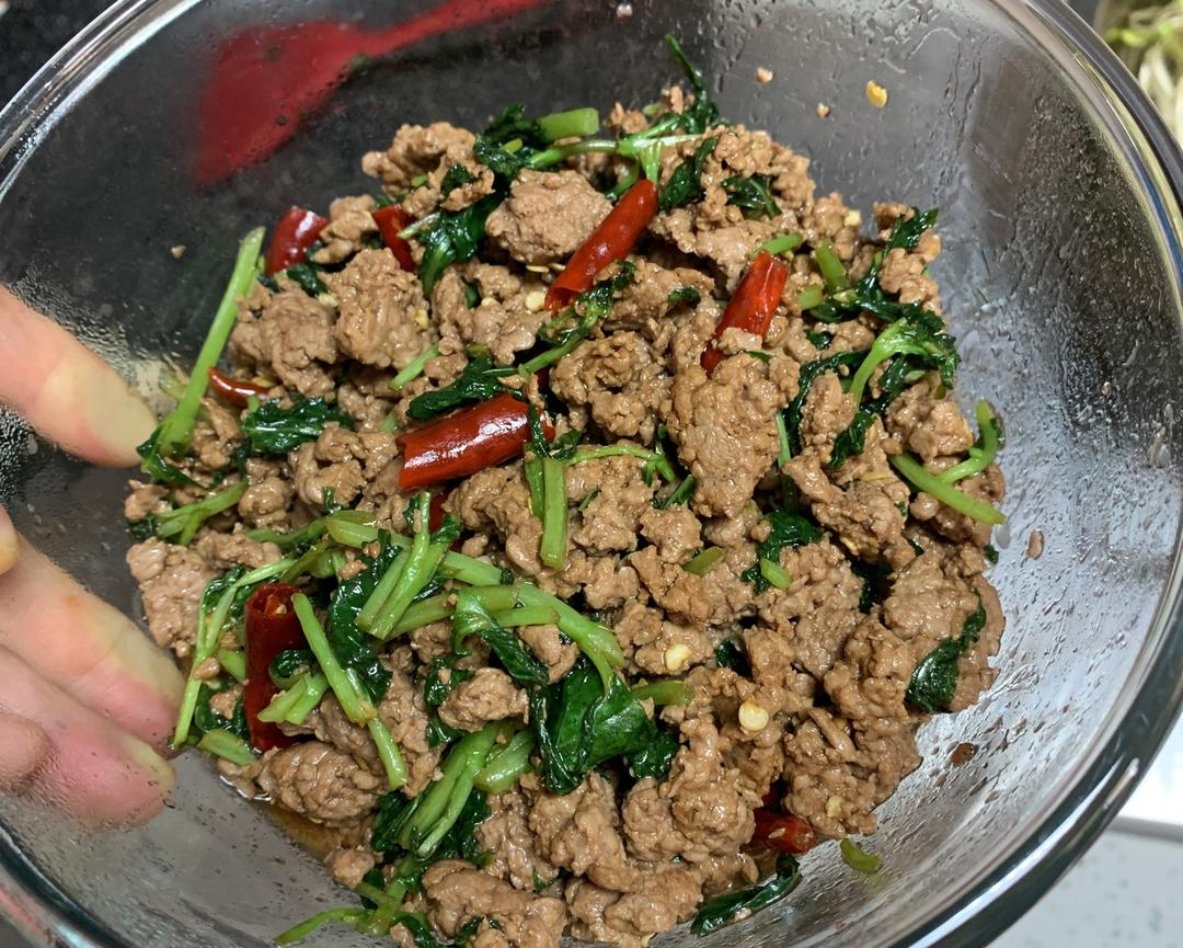 薄荷叶炒牛肉沫的做法