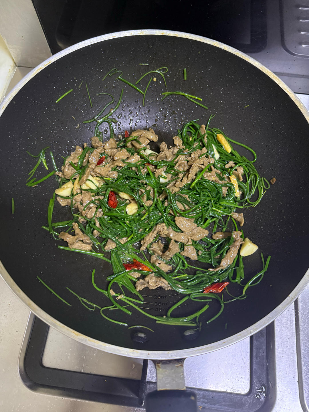 沙葱炒牛肉，15分钟上桌的鲜甜下饭菜