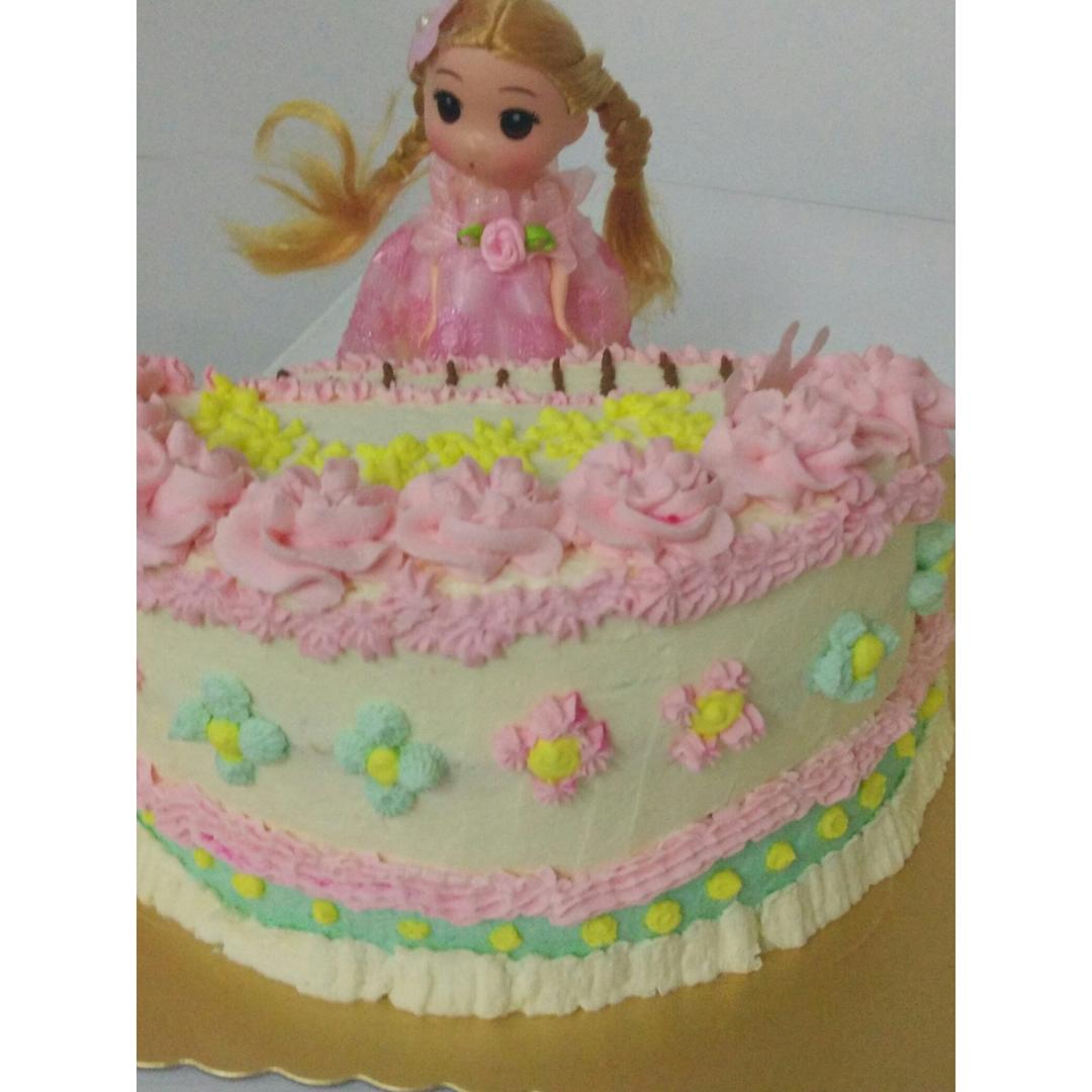 钢琴女孩造型蛋糕