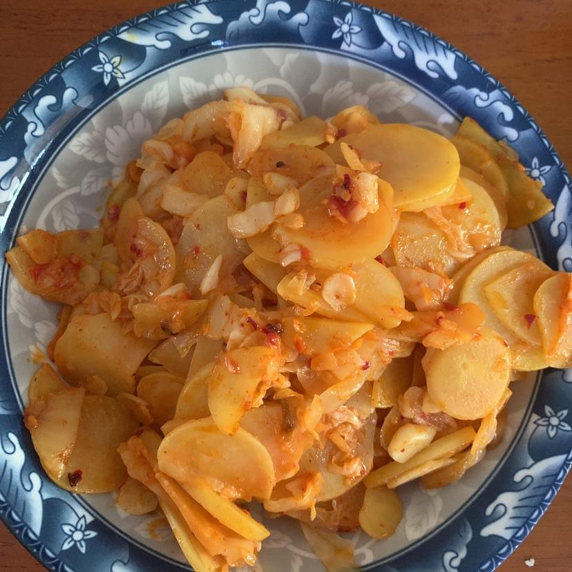 辣白菜炒土豆片