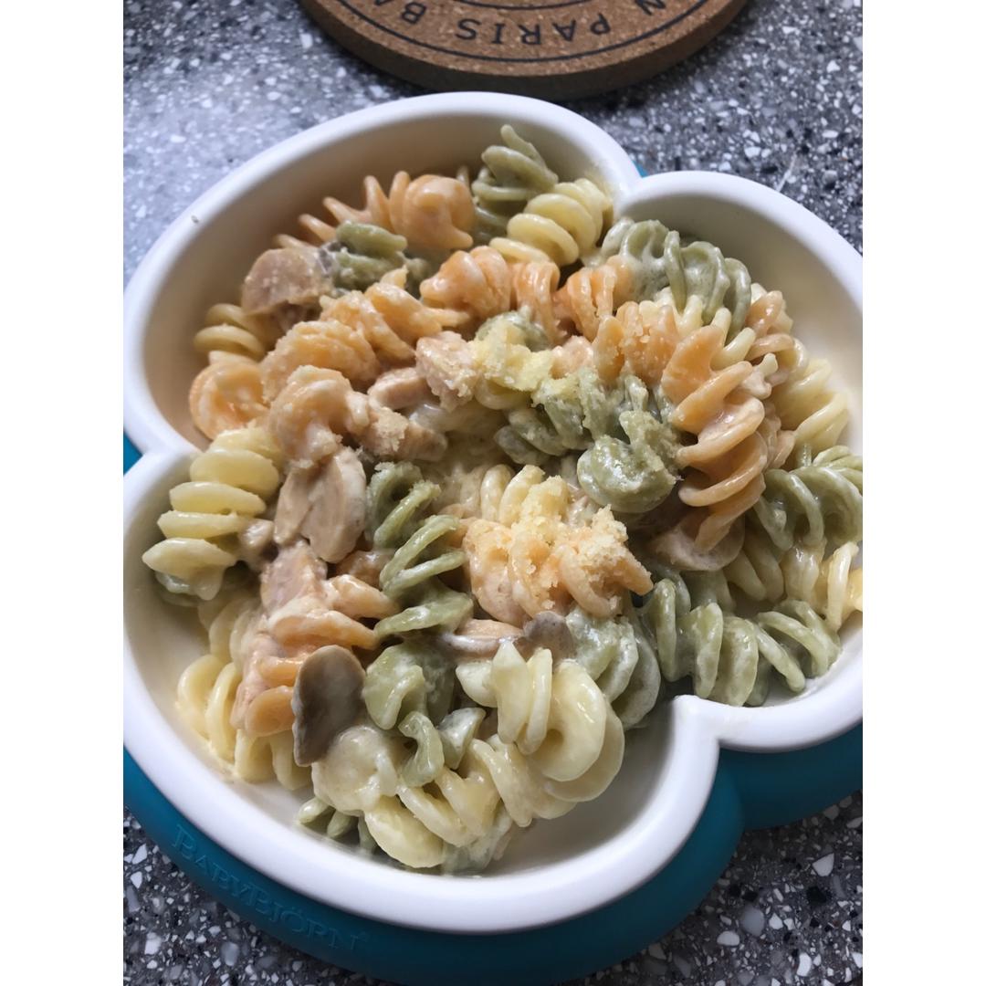 白蘑菇奶油培根意面