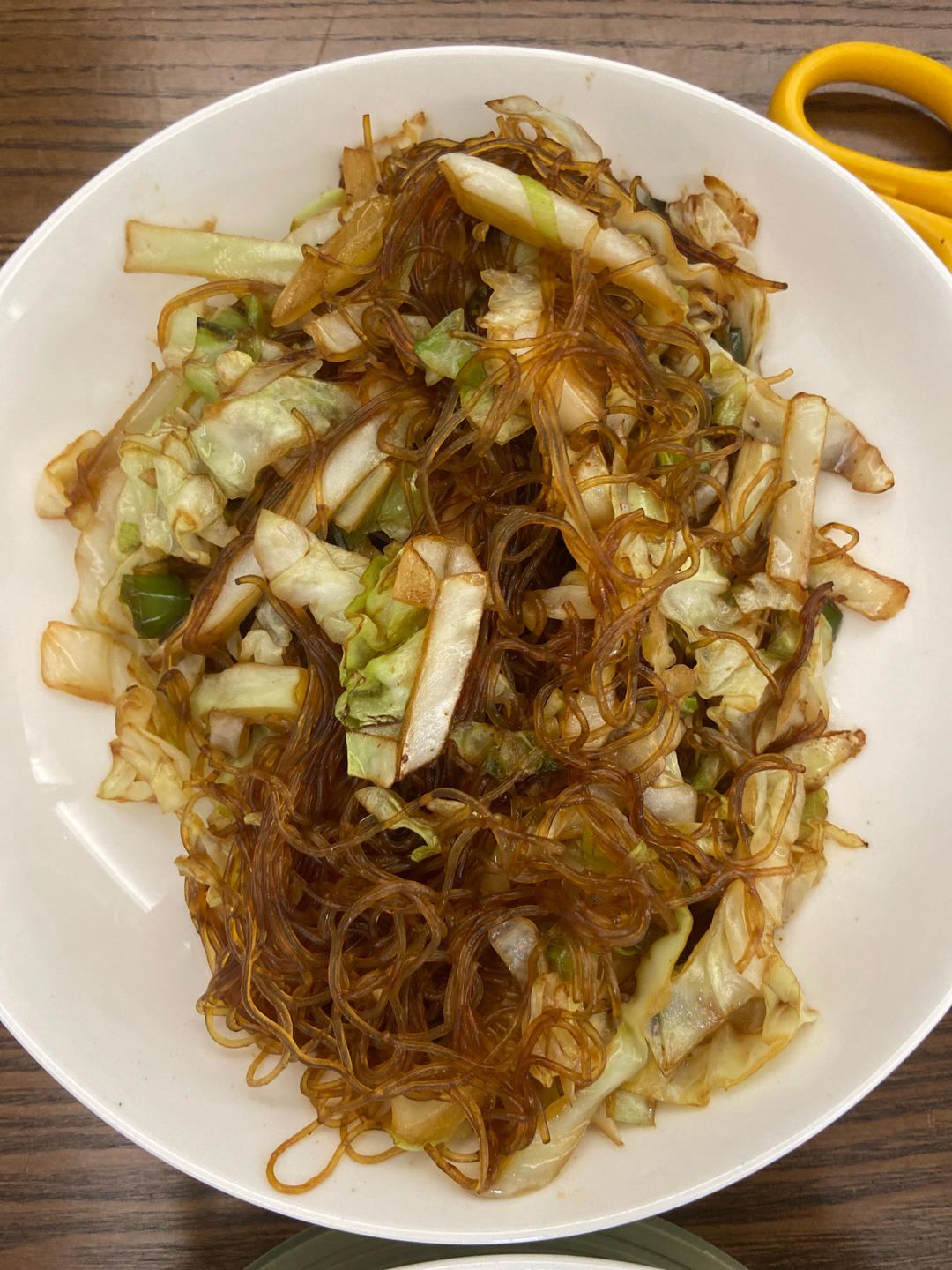 最近爱吃粉丝粉条～包菜炒粉丝