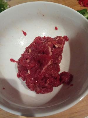 【铁工房】茭白炒牛肉的做法 步骤1