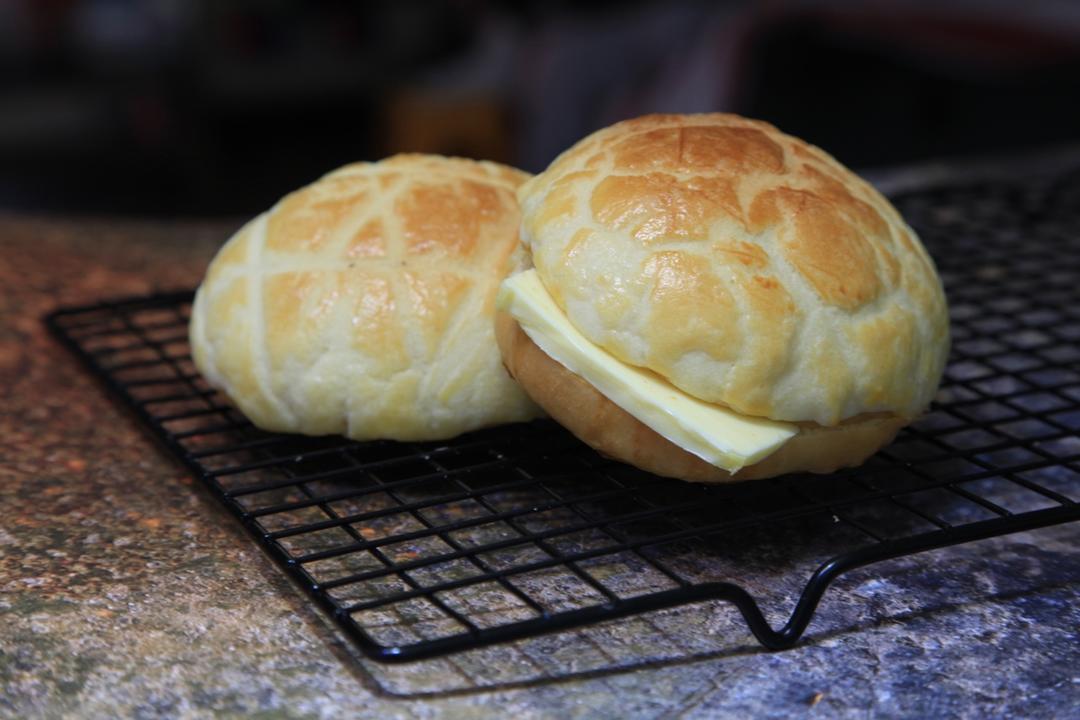 菠萝包（附10分钟手套膜和快速软面包做法）