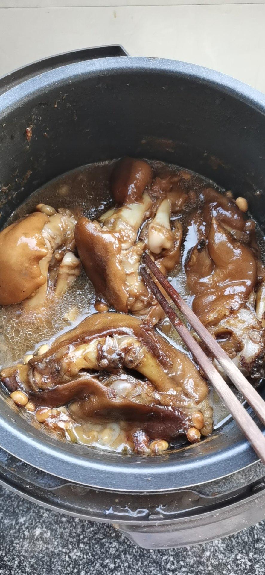 繁星春水6做的无敌软糯能黏住嘴巴的啤酒炖猪蹄