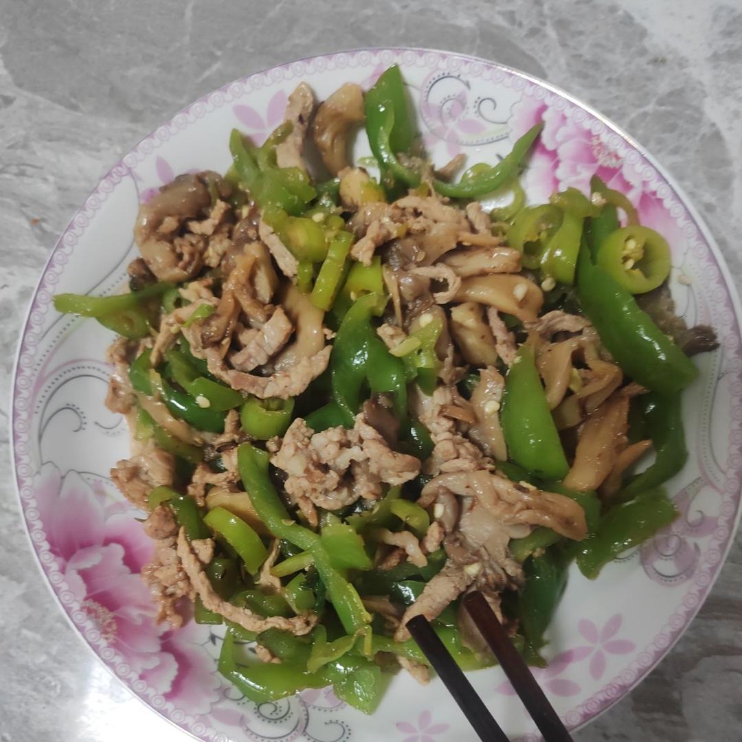 青椒平菇炒肉丝