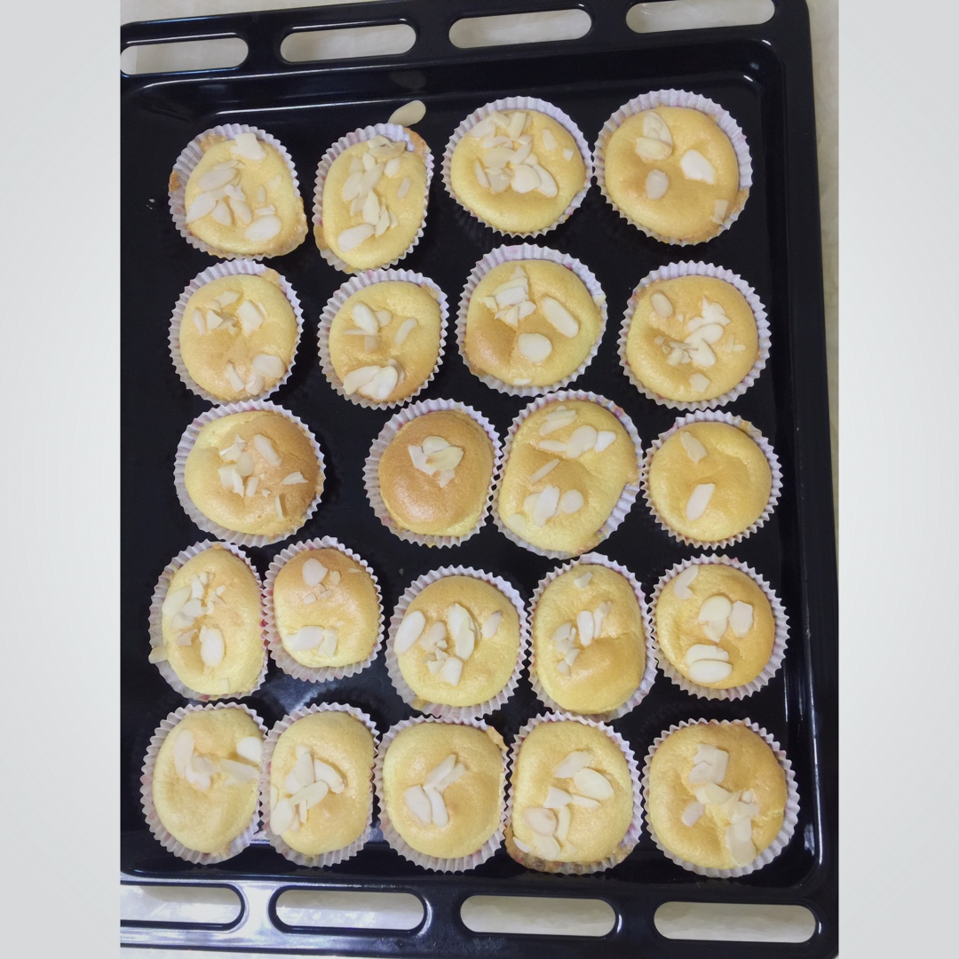 软绵绵的纸杯蛋糕