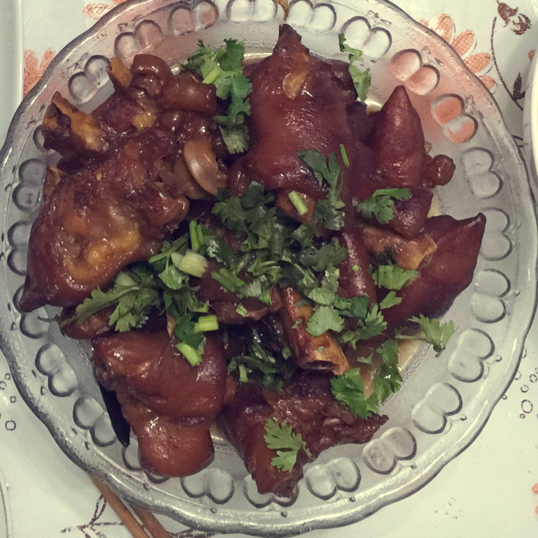 美味的家常菜：红烧猪蹄
