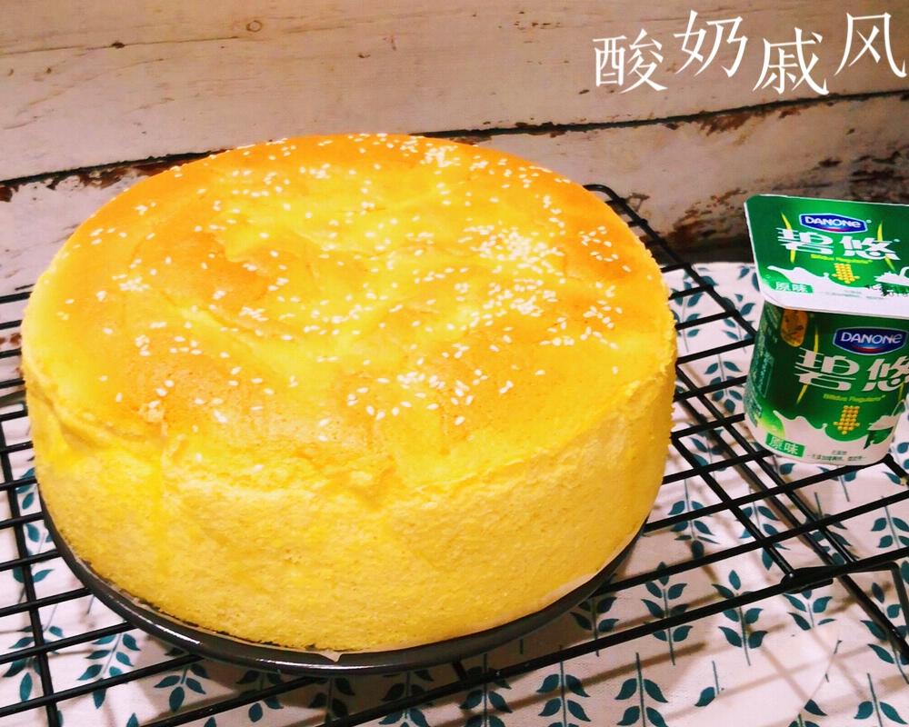 酸奶戚风-8寸（古早风味）口感绵密，搭配浓郁的鸡蛋酸奶，有一种简单的幸福感～～